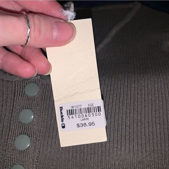 NWT Buckle Short Sleeve Top Large - Picture 2 of 5